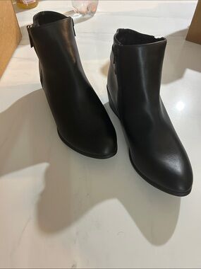 Easy Spirit Black Pointed Toe Ankle Booties